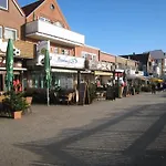 - 2 Min Zum Nyaraló